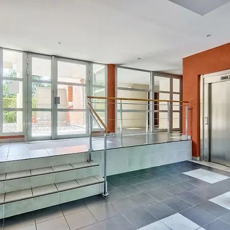 Bright And Pleasant With A Balcony! *