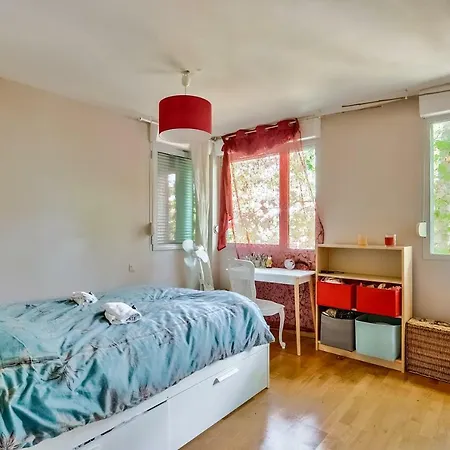 Bright And Pleasant With A Balcony! *